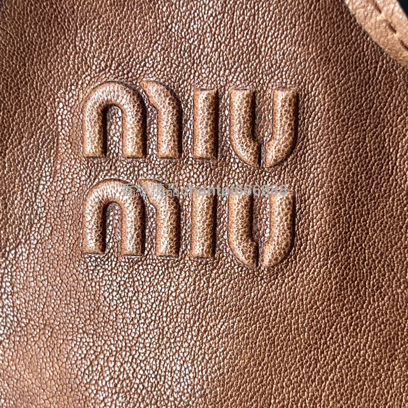 💗香緹國際精品💗 Miu Miu 福袋包 納帕皮革迷你水桶包-4