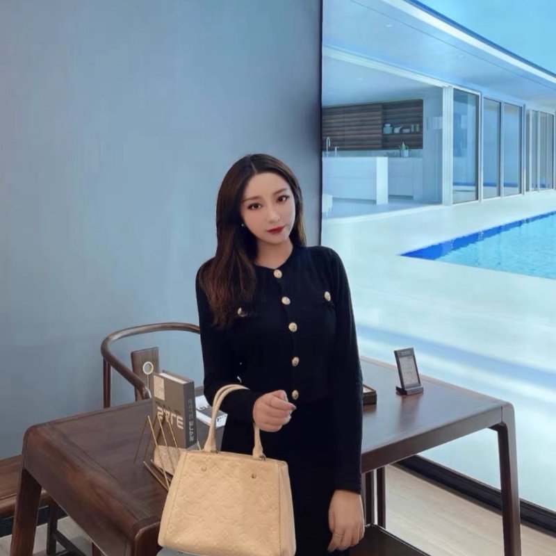 lv 全皮壓花淺杏色中號montaigne蒙田包33*23*15 98新配件塵袋-0