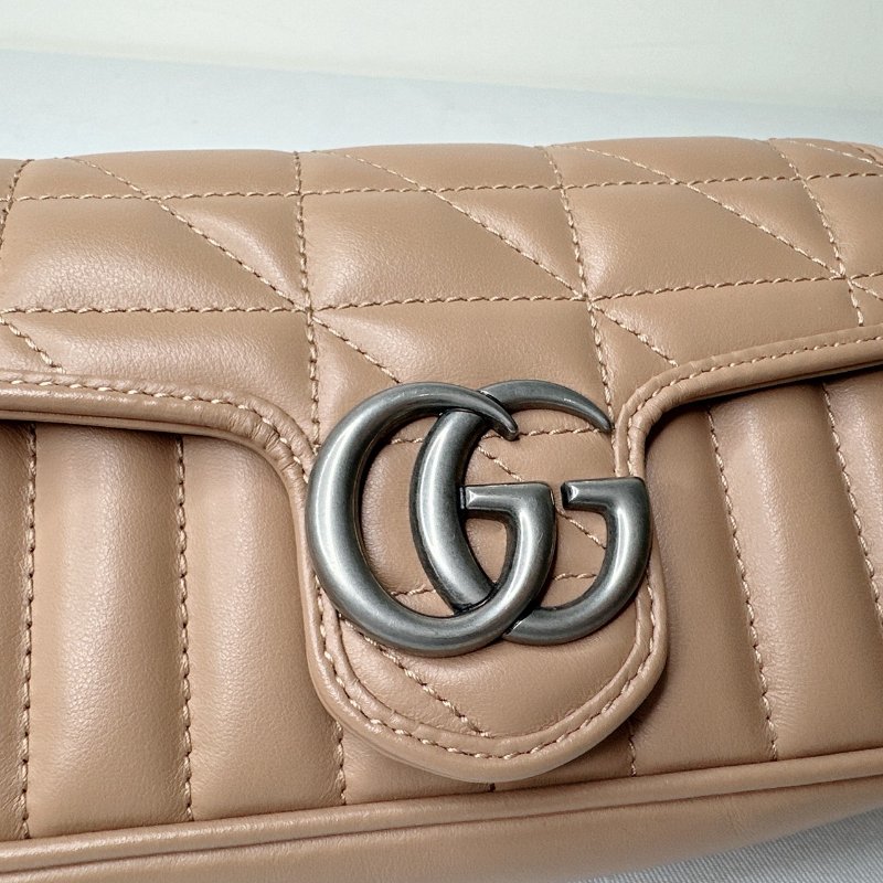 GUCCI Mini牛奶糖色翻蓋鏈包-8