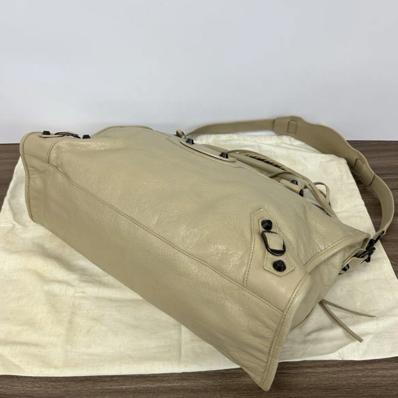 BALENCIAGA LeCity奶茶色中號機車肩背斜背包38*23*14 98新配件塵袋鏡子-2