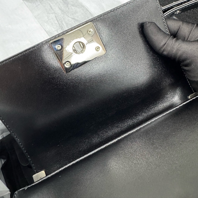 Chanel Leboy 黑銀小號亮面牛皮 30開有卡-4