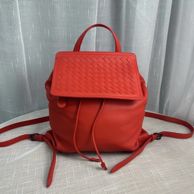 BV 紅色編織翻蓋抽繩後背包30*30*6 98新-0