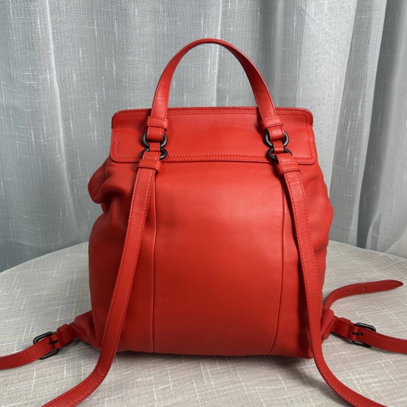 BV 紅色編織翻蓋抽繩後背包30*30*6 98新-5