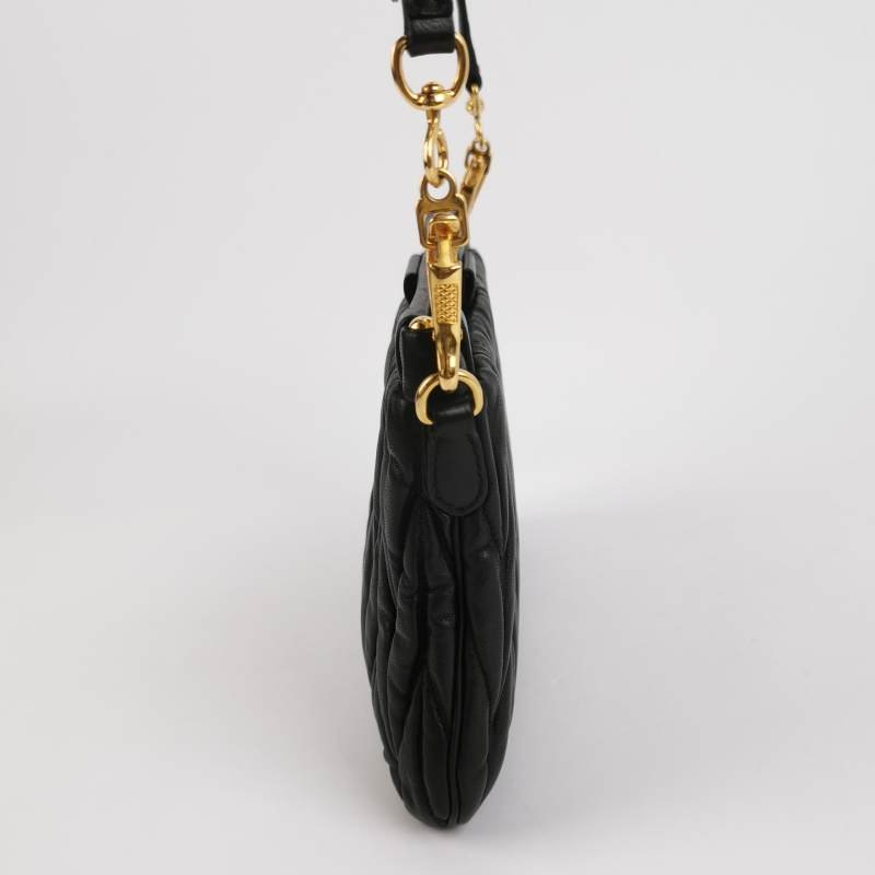 Miu Miu Matelassé 羊皮 純色 褶皺 字母 Logo 斜背包 單肩包-2