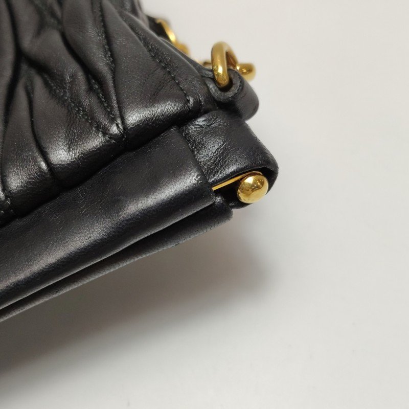 Miu Miu Matelassé 羊皮 純色 褶皺 字母 Logo 斜背包 單肩包-13