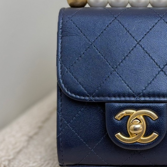 CHANEL香奈兒 經典徽標 白色珍珠菱格皮穿鏈金鍊 斜挎單肩包 女款 深藍色 金扣-8