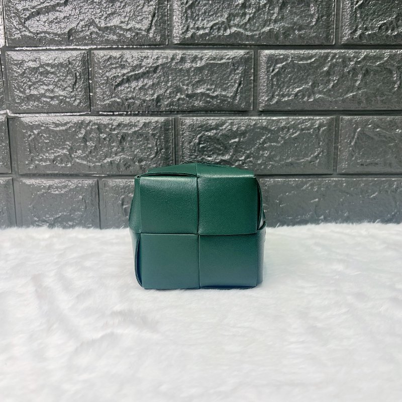 BV Cassette六格編織迷你水桶包-6