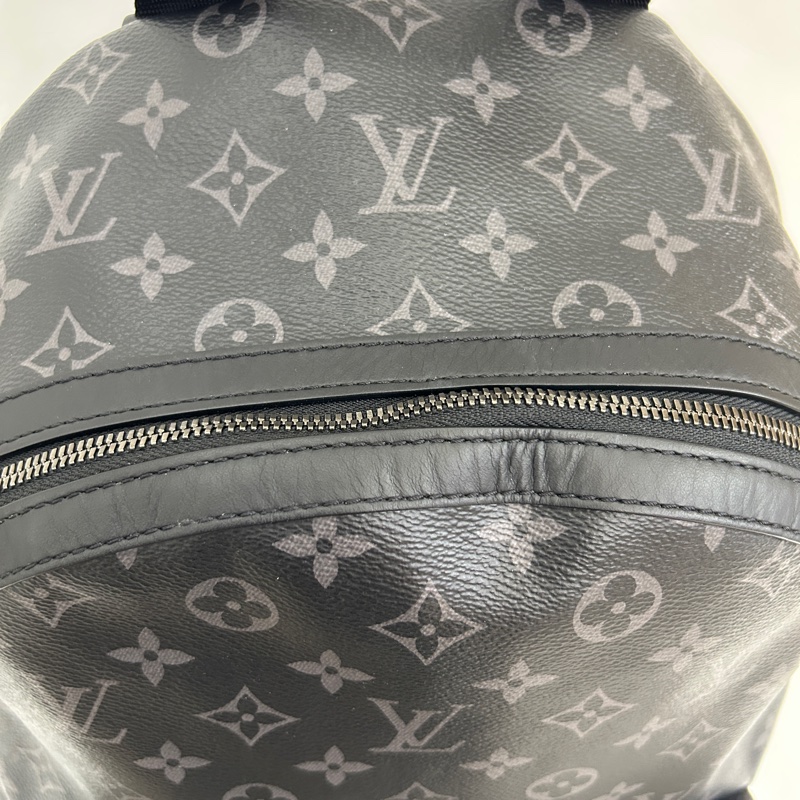 Lv 黑牛皮Discovery PM後背包-8