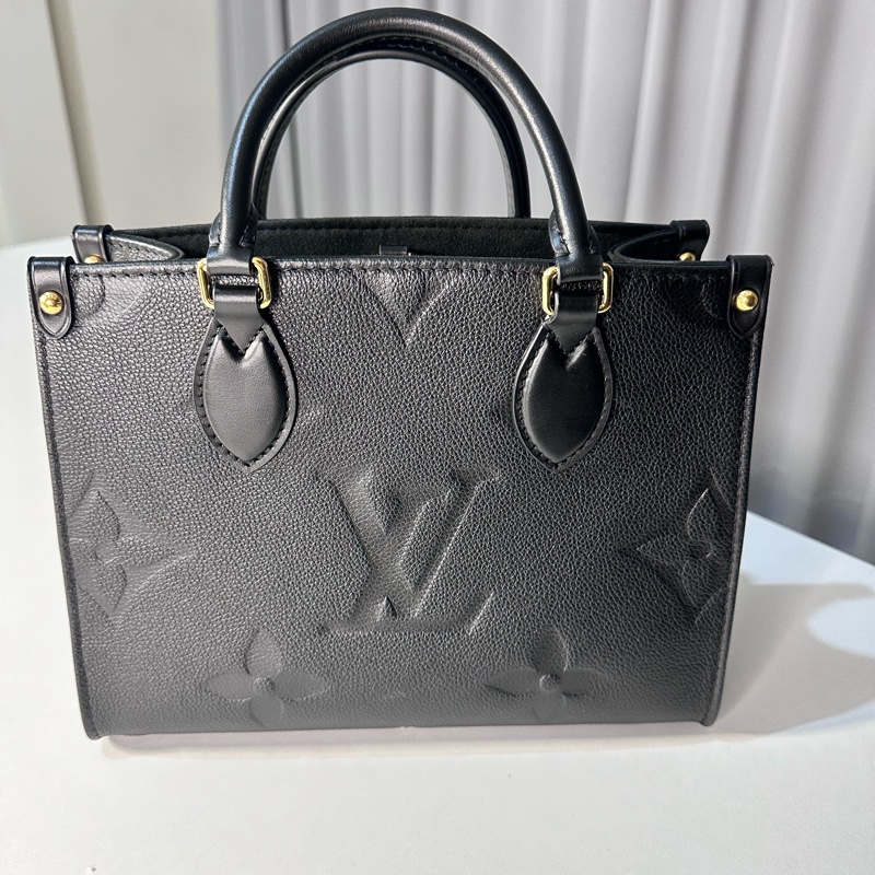 LV全牛皮壓紋黑色onthego小號PM-0
