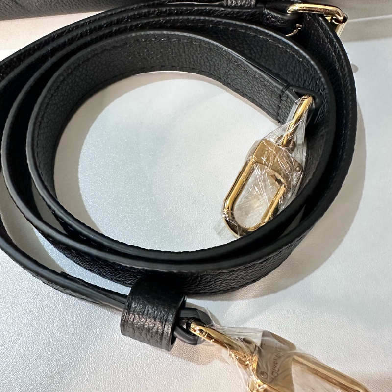 LV全牛皮壓紋黑色onthego小號PM-4