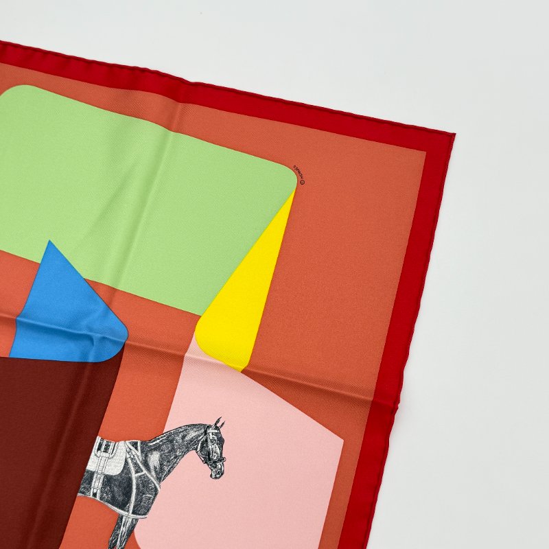 【全新品♥️】HERMES 愛馬仕 La Serpentine de Pierre Charpin 幾何復古 手繪馬 45cm 絲巾 領巾-4