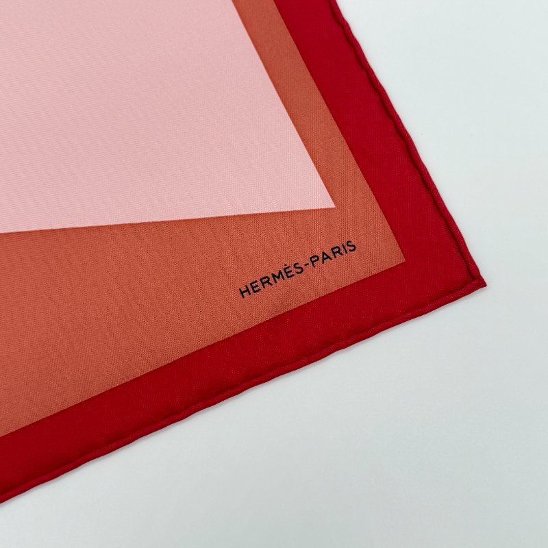 【全新品♥️】HERMES 愛馬仕 La Serpentine de Pierre Charpin 幾何復古 手繪馬 45cm 絲巾 領巾-6