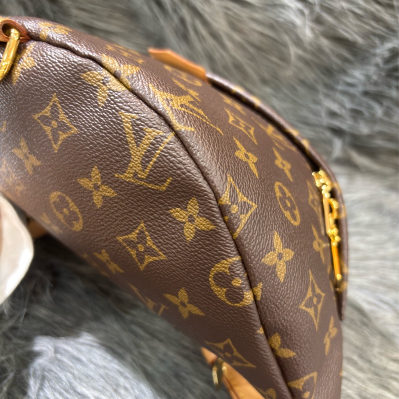 LV M43644 原花 字紋 手拿包 腰包 胸口包 霹靂包 後背包 斜背包 肩背包 手提包-19