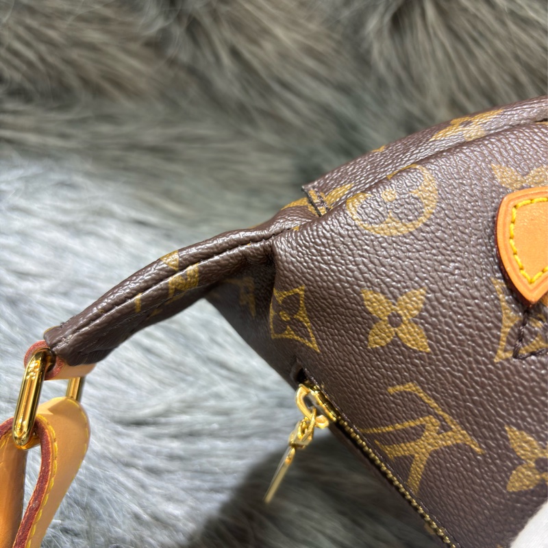 LV M43644 原花 字紋 手拿包 腰包 胸口包 霹靂包 後背包 斜背包 肩背包 手提包-23
