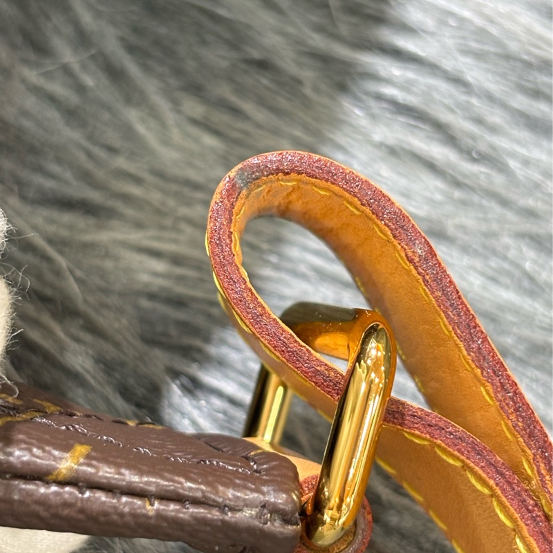 LV M43644 原花 字紋 手拿包 腰包 胸口包 霹靂包 後背包 斜背包 肩背包 手提包-43