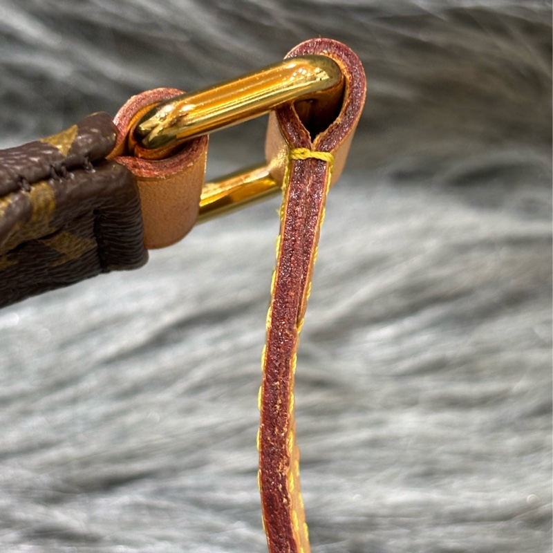 LV M43644 原花 字紋 手拿包 腰包 胸口包 霹靂包 後背包 斜背包 肩背包 手提包-46