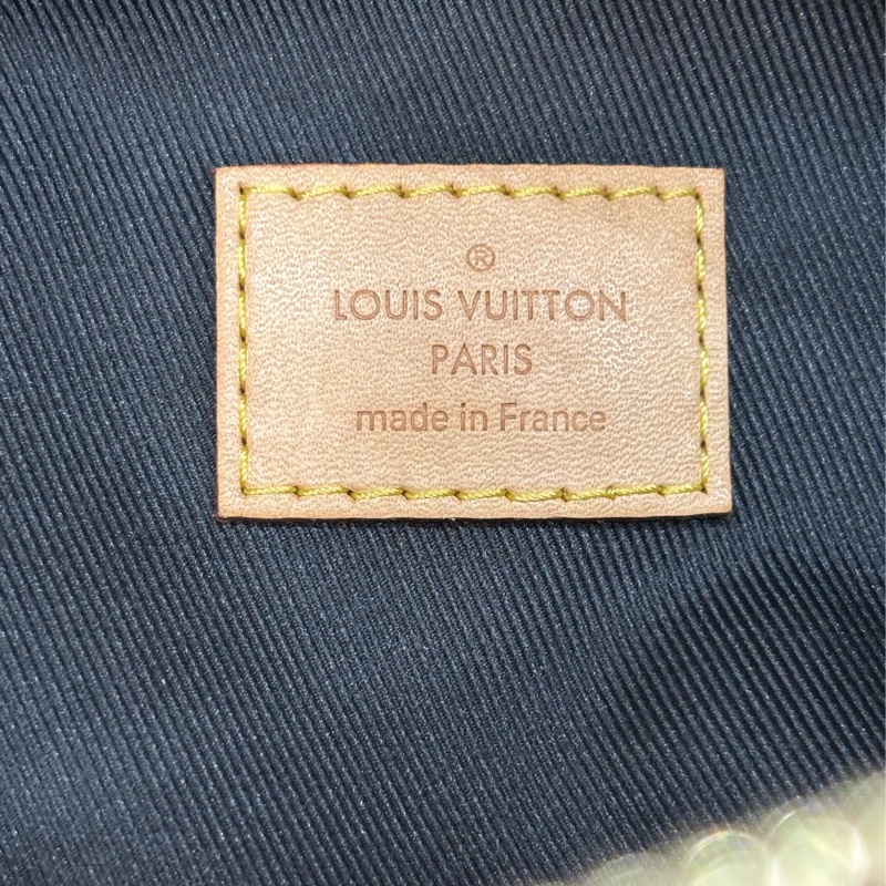 LV M43644 原花 字紋 手拿包 腰包 胸口包 霹靂包 後背包 斜背包 肩背包 手提包-48