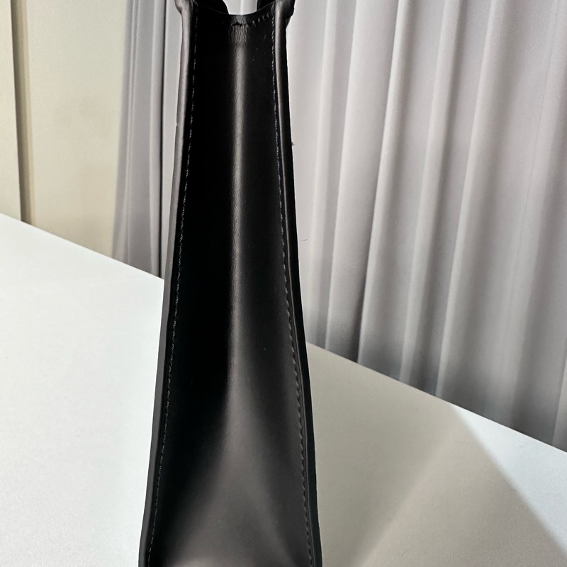 LV黑武士老花洗漱包 手拿包-1