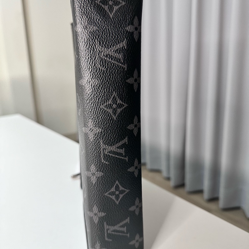 LV黑武士老花洗漱包 手拿包-2