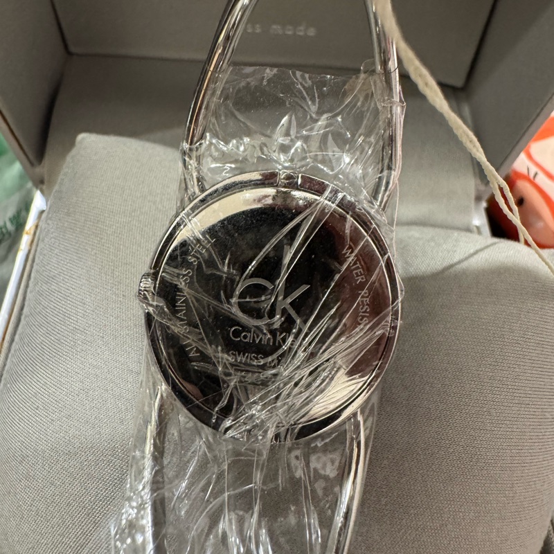 Calvin Klein CK女性扣錶銀色-0
