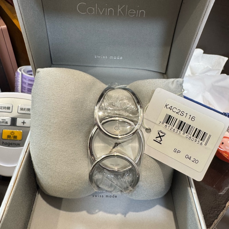 Calvin Klein CK女性扣錶銀色-2