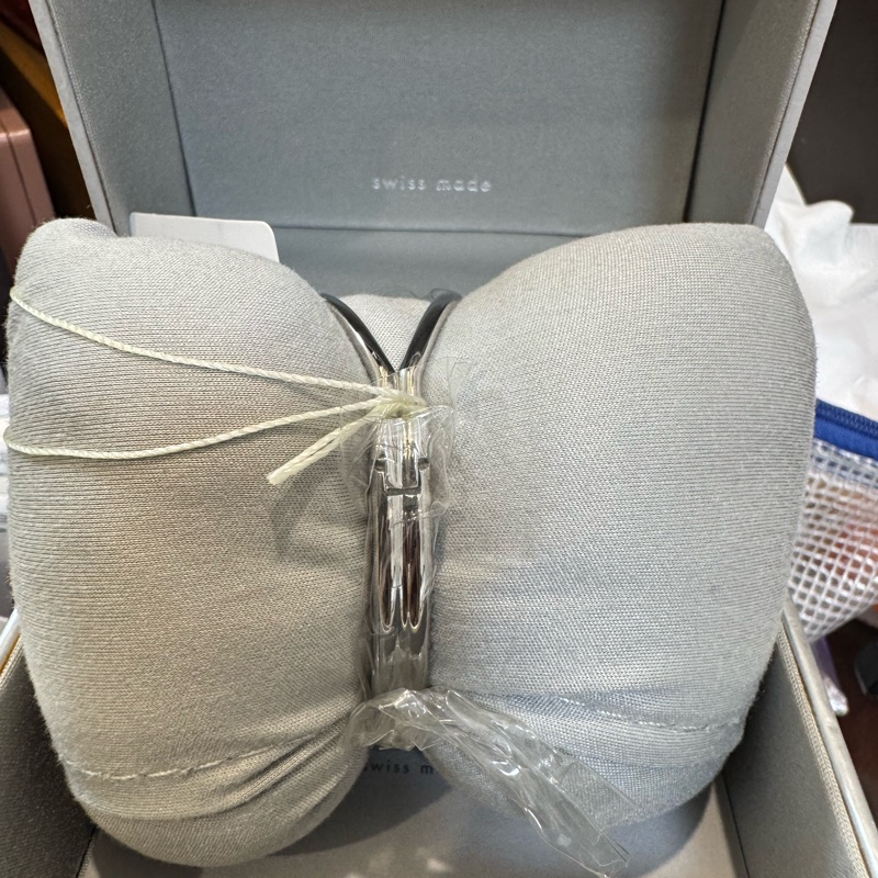 Calvin Klein CK女性扣錶銀色-3