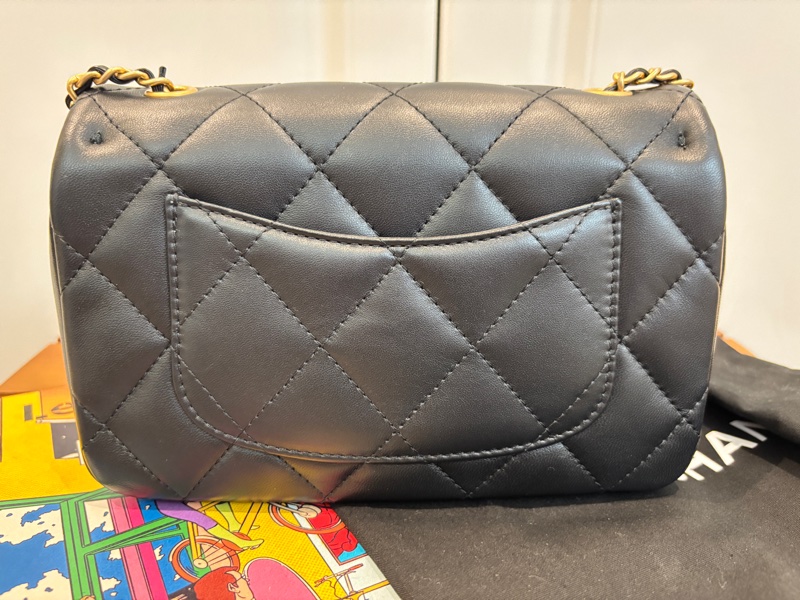 mini flap bag愛心墜飾鏈迷你口蓋包-11