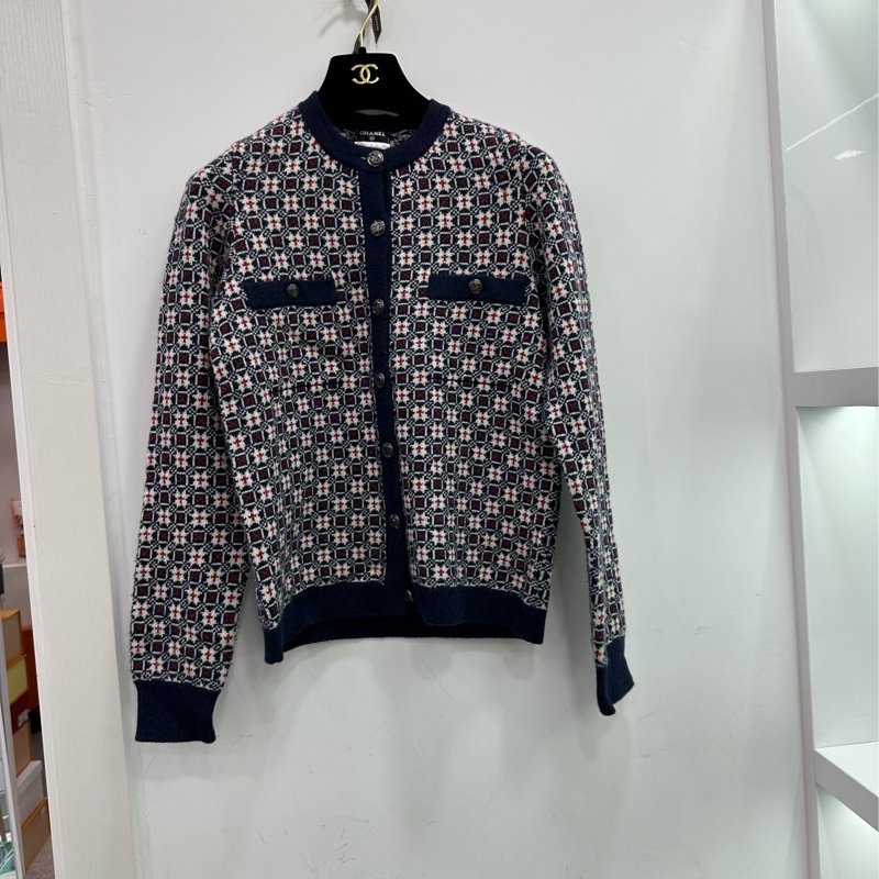 CHANEL/香奈兒 口袋外套羊絨山羊絨雙C大logo 36碼 鈕扣口袋款外套 精美的紐扣logo 重工的複雜織法紋路，很有份量的山羊絨-0