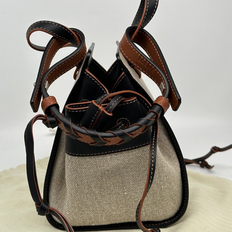 LOEWE羅意威 Hammock mini 羅意威 吊床包 抽繩袋 肩背包 手提包-3