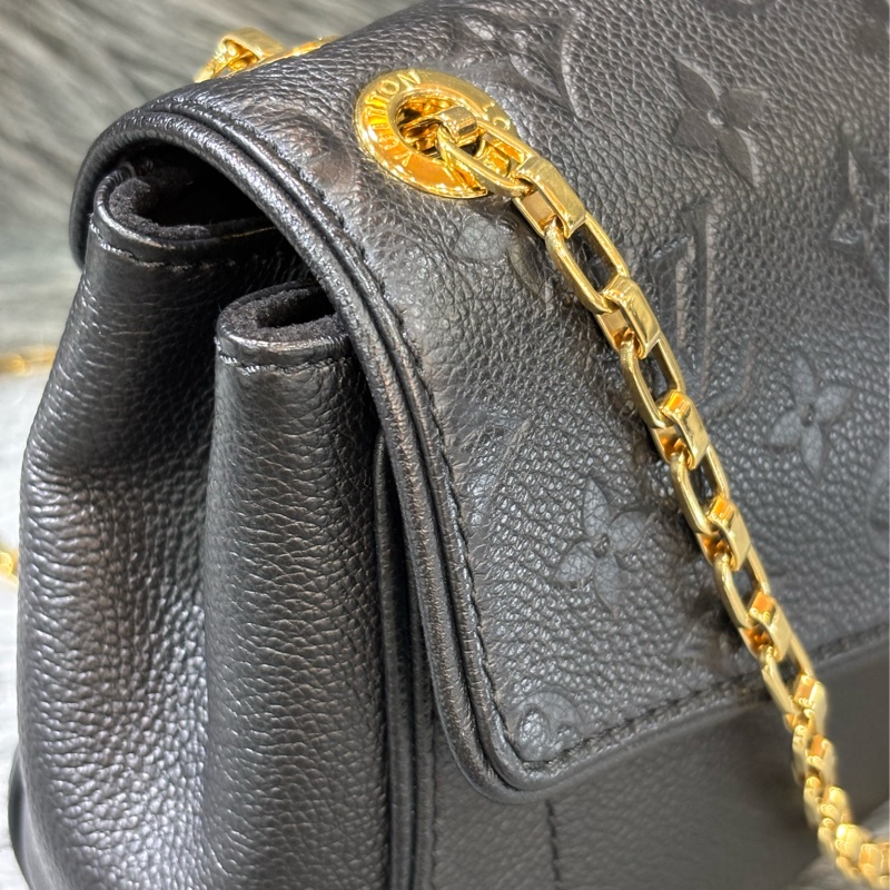 LV M48931 GERMAIN PM 黑色 牛皮 原花 壓紋 金鍊 肩背包 側背包 掀蓋包 下蓋包-8