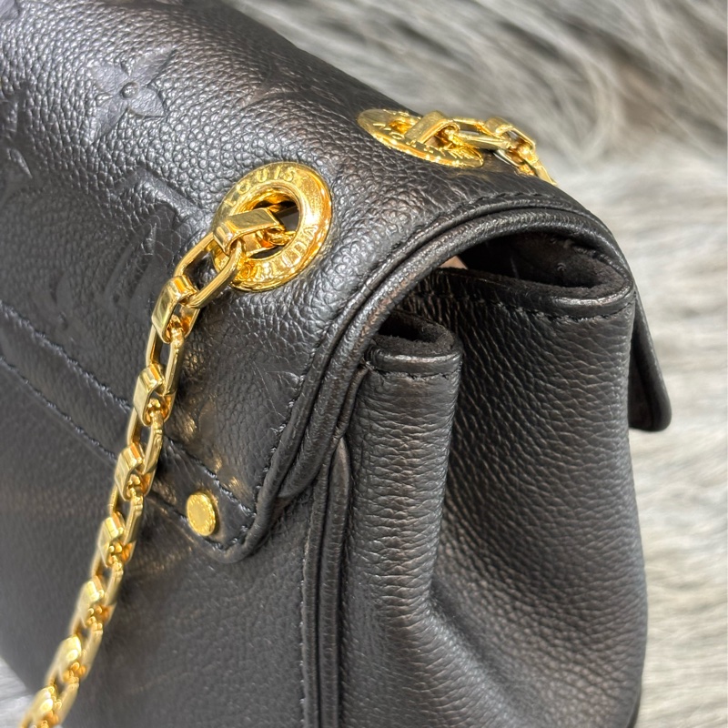 LV M48931 GERMAIN PM 黑色 牛皮 原花 壓紋 金鍊 肩背包 側背包 掀蓋包 下蓋包-10