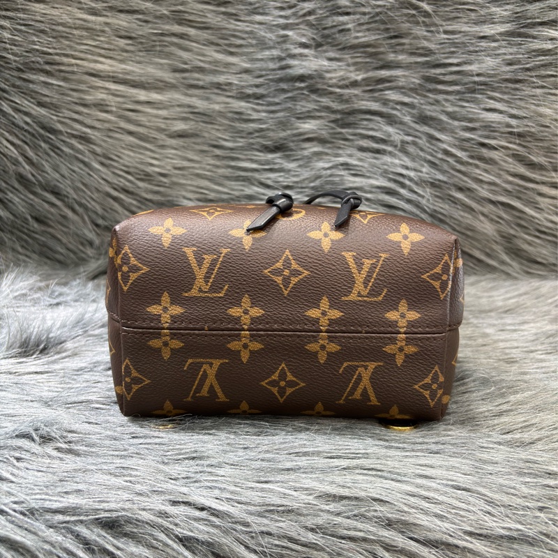 LV M45516 MONTSOURIS BB 黑 荔枝皮 原花 字紋 後背包 手提包 背包 肩背包 斜背包-5
