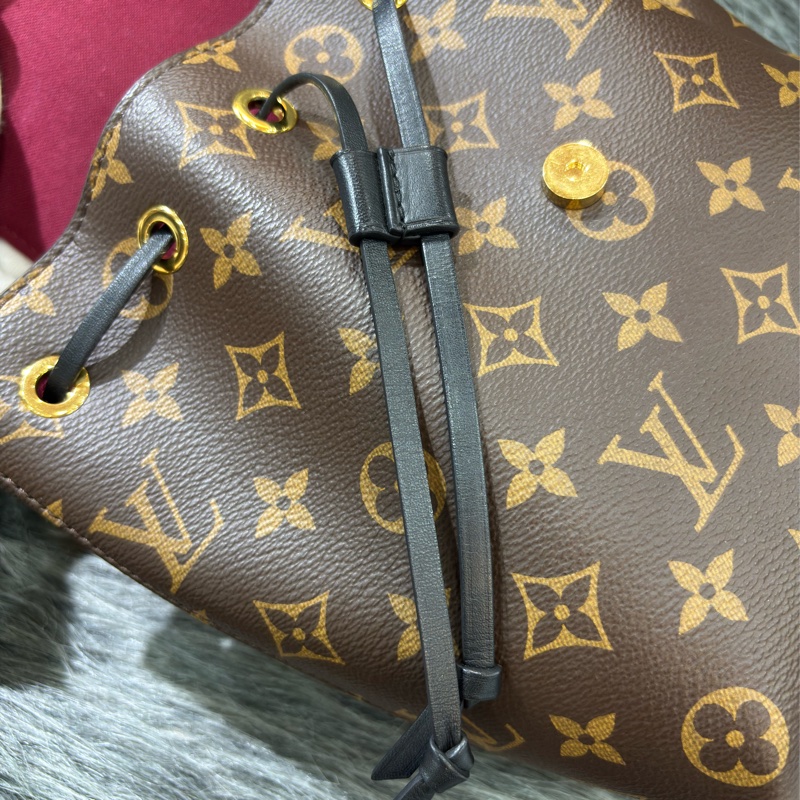 LV M45516 MONTSOURIS BB 黑 荔枝皮 原花 字紋 後背包 手提包 背包 肩背包 斜背包-22