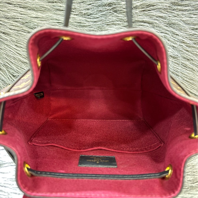 LV M45516 MONTSOURIS BB 黑 荔枝皮 原花 字紋 後背包 手提包 背包 肩背包 斜背包-24