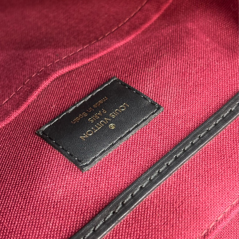 LV M45516 MONTSOURIS BB 黑 荔枝皮 原花 字紋 後背包 手提包 背包 肩背包 斜背包-28