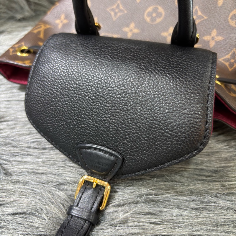 LV M45516 MONTSOURIS BB 黑 荔枝皮 原花 字紋 後背包 手提包 背包 肩背包 斜背包-33