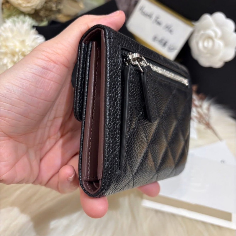 香奈兒2025芯片款 離櫃未使用近全新 經典熱門缺貨款 黑銀荔枝皮 三折短夾-24