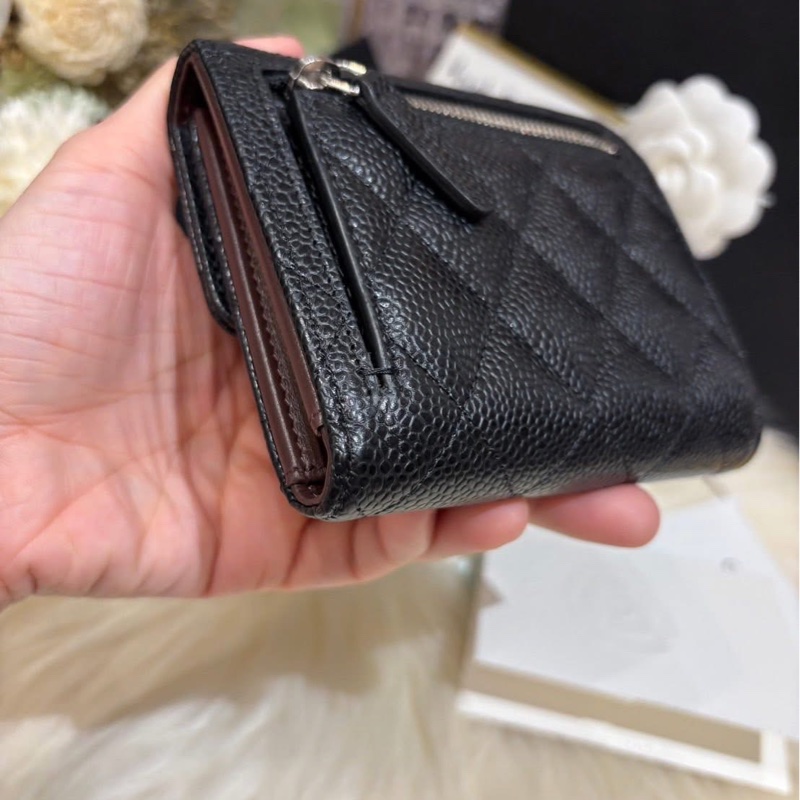 香奈兒2025芯片款 離櫃未使用近全新 經典熱門缺貨款 黑銀荔枝皮 三折短夾-25