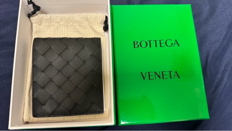 <全新>BOTTEGA VENETA 黑 牛皮 中格(八卡對開短夾)-0