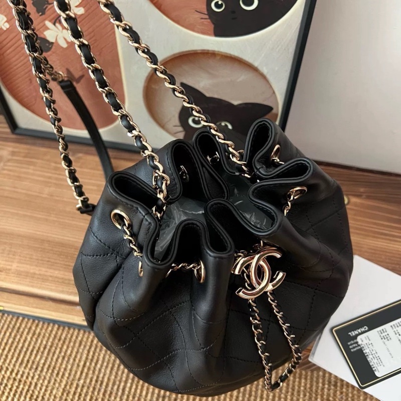 卡標齊全😍Chanel黑金外縫線抽繩小水桶肩背包🪣-6