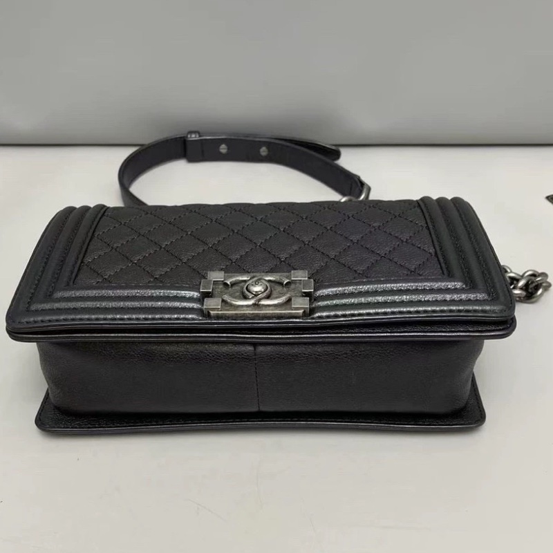 限時低價😍Chanel黑銀菱格紋中號leboy25斜挎單肩包-12