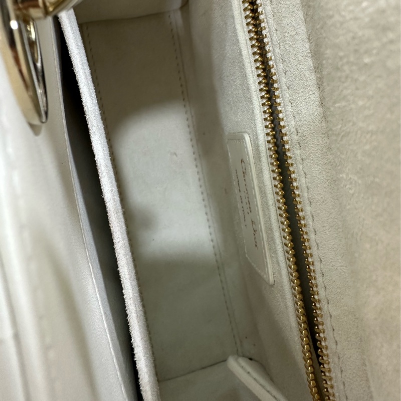 DIOR迪奧 戴妃四格白色 23編碼 有購證-8