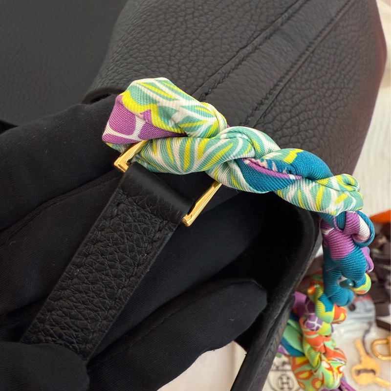 極新HERMES黑色金釦18cm Picotin89黑Noir小水桶包-12