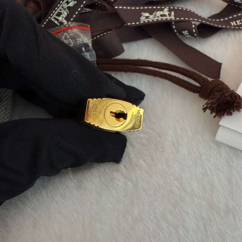 極新HERMES黑色金釦18cm Picotin89黑Noir小水桶包-13