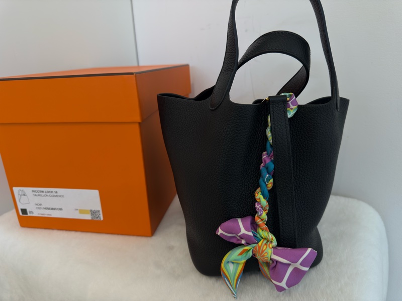 極新HERMES黑色金釦18cm Picotin89黑Noir小水桶包-17