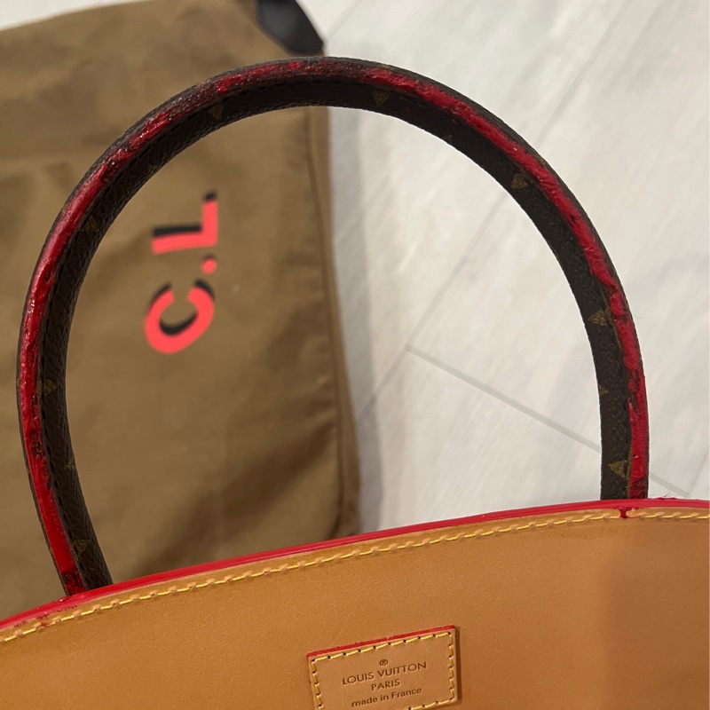 Louis Vuitton x Christian Louboutin 聯名款M41234 小馬皮革卯釘手提包-12