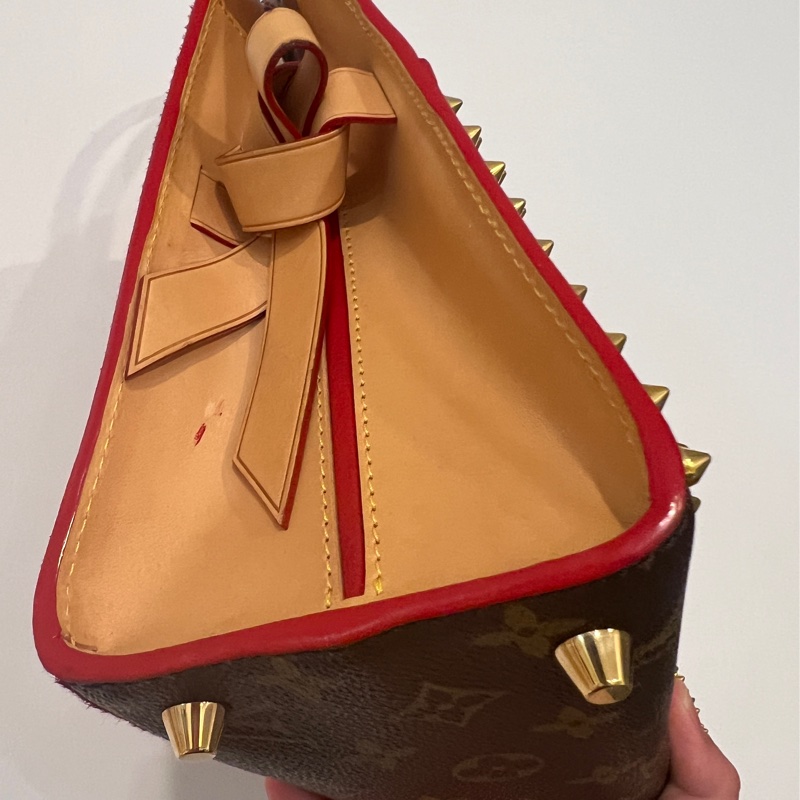 Louis Vuitton x Christian Louboutin 聯名款M41234 小馬皮革卯釘手提包-13