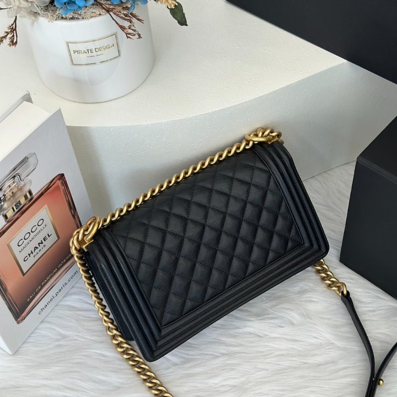 CHANEL Boy25粒面牛皮口蓋包 - 黑金-6