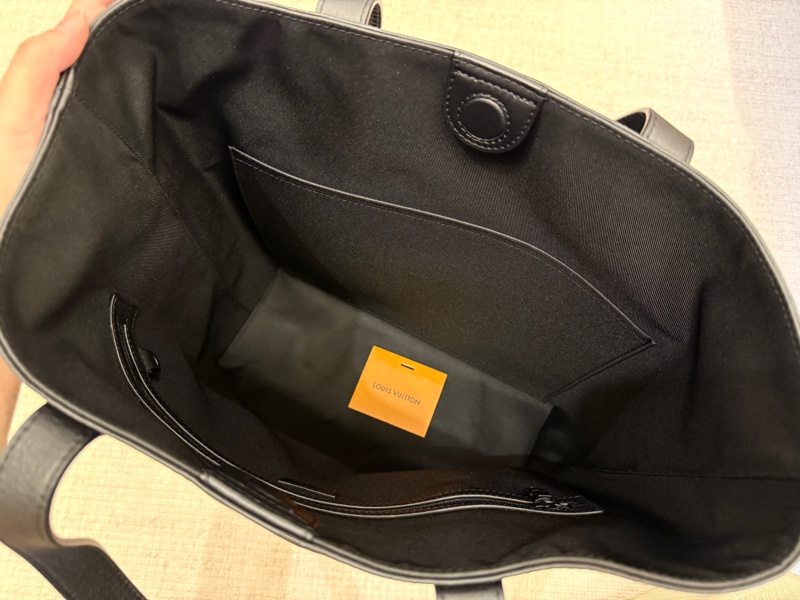 LV Excursion Tote 黑色皮革經典花紋托特包-3