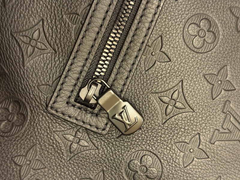 LV Excursion Tote 黑色皮革經典花紋托特包-13